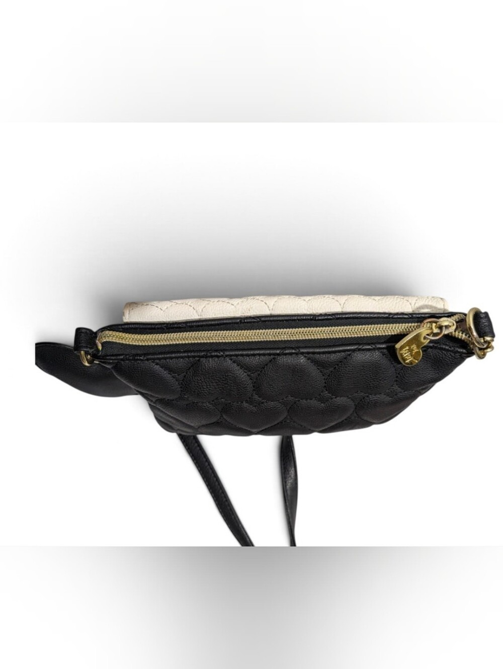 Betsy Johnson Cream & Black Heart Quilted Crossbody Mini - Picture 3 of 10